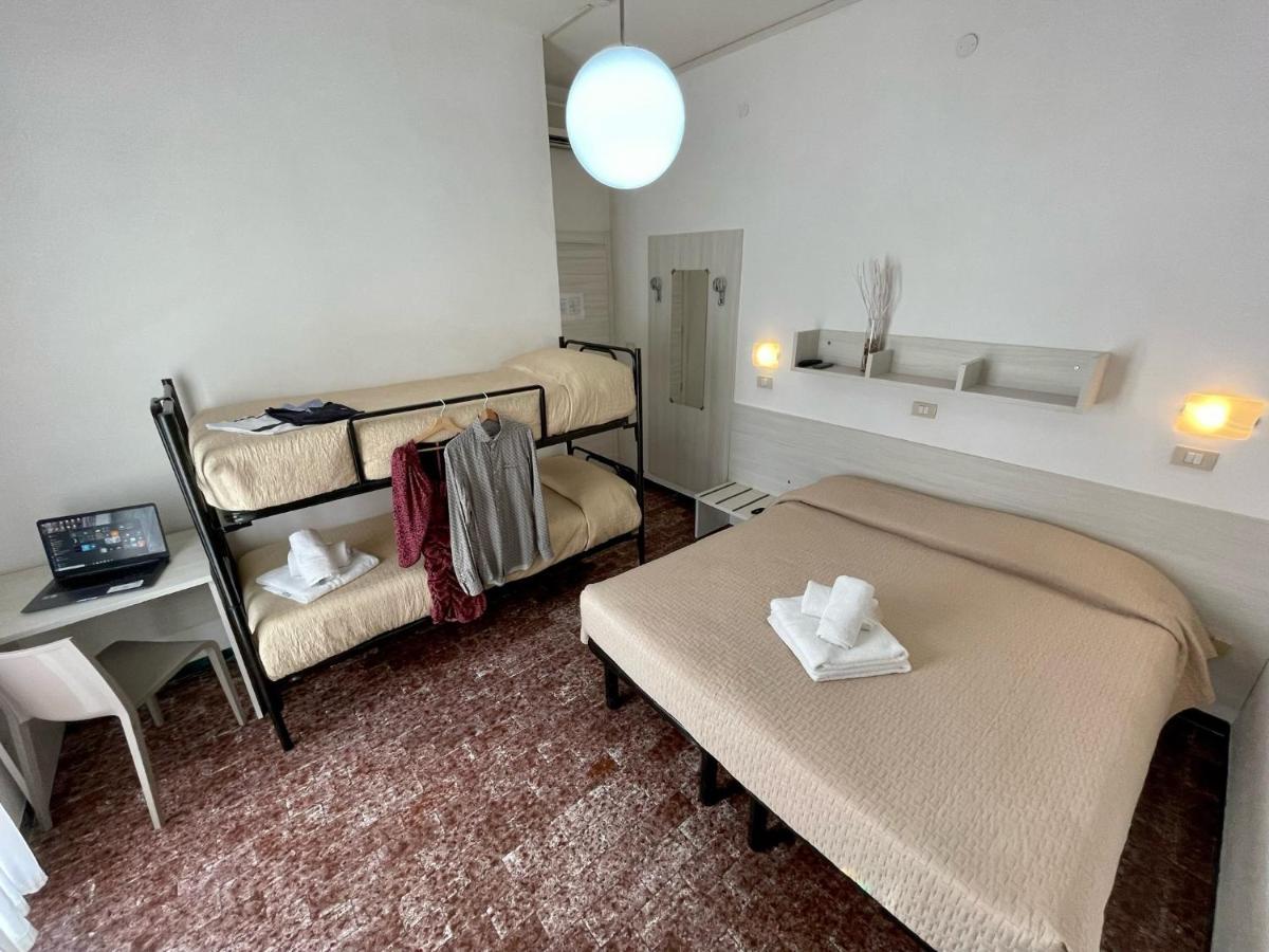Hotel Napoleon Riccione Exteriör bild
