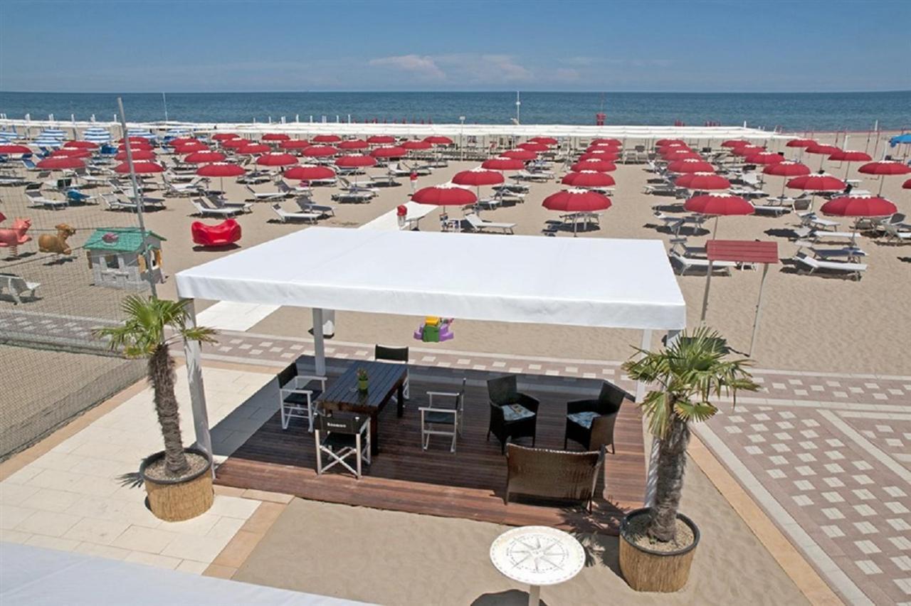 Hotel Napoleon Riccione Exteriör bild