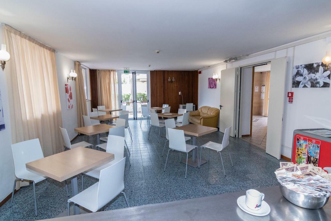Hotel Napoleon Riccione Exteriör bild