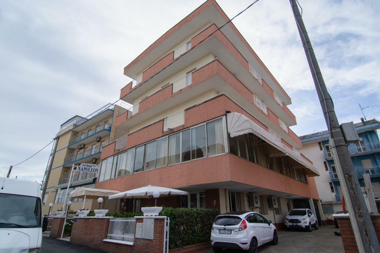 Hotel Napoleon Riccione Exteriör bild