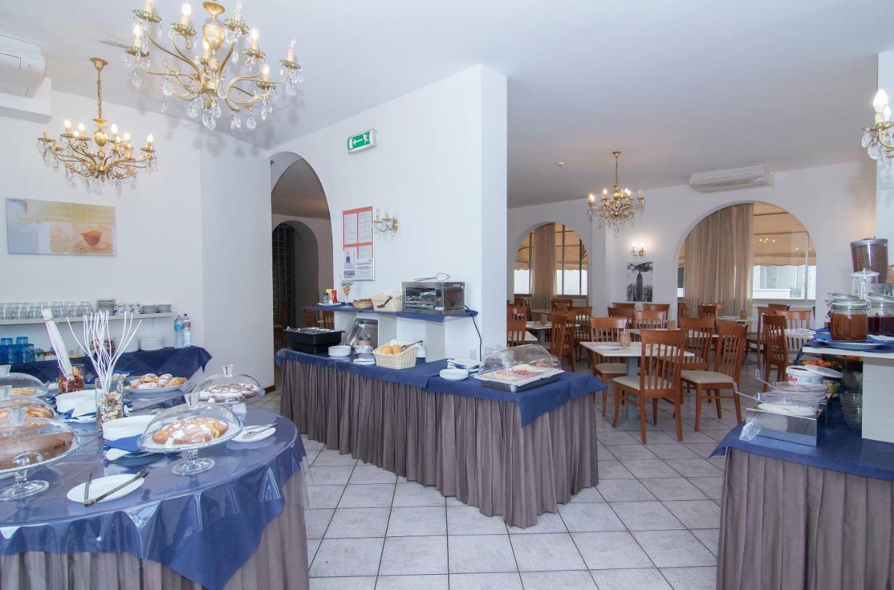 Hotel Napoleon Riccione Exteriör bild