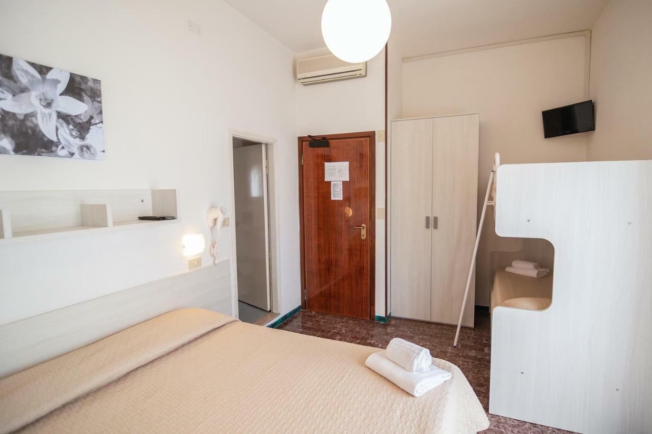 Hotel Napoleon Riccione Exteriör bild