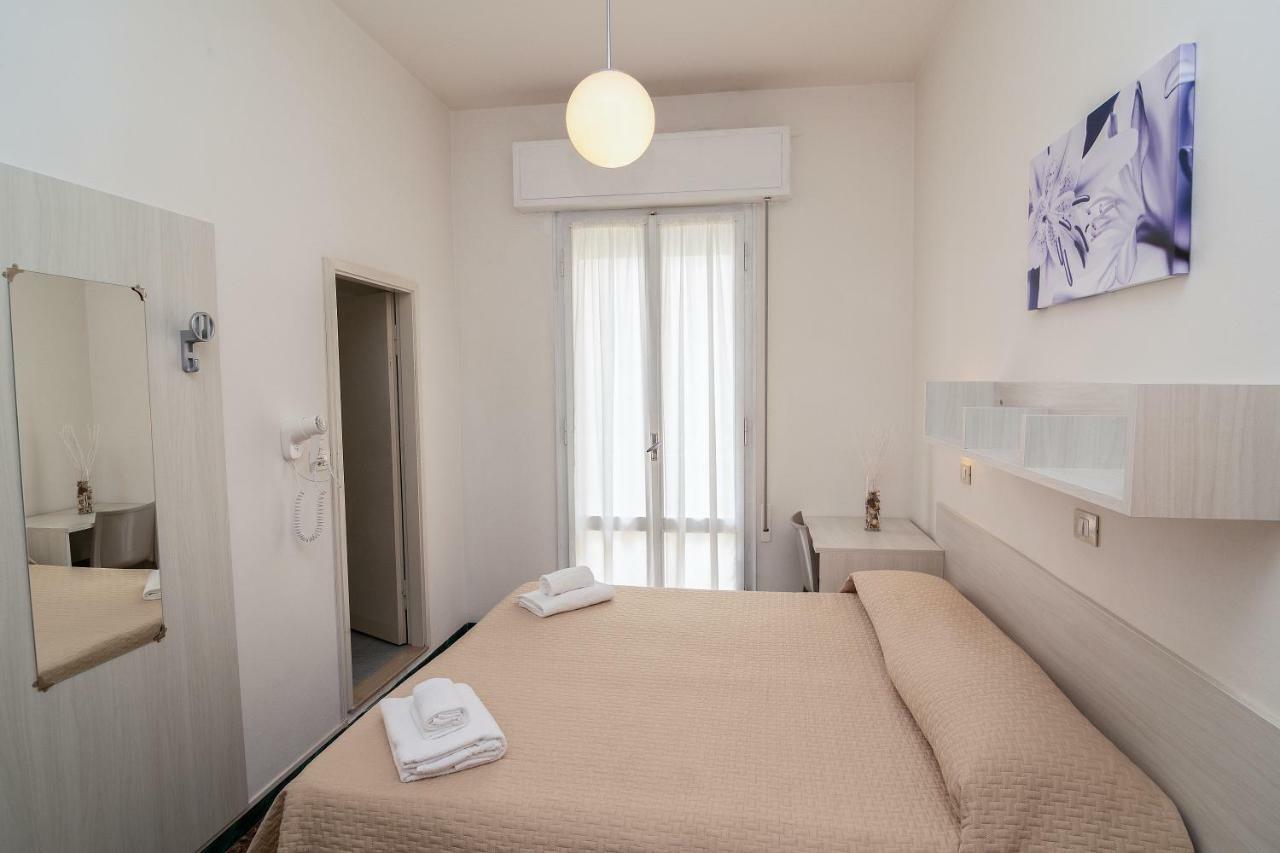 Hotel Napoleon Riccione Exteriör bild