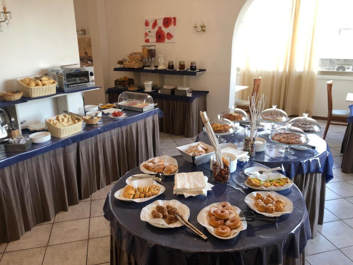 Hotel Napoleon Riccione Exteriör bild