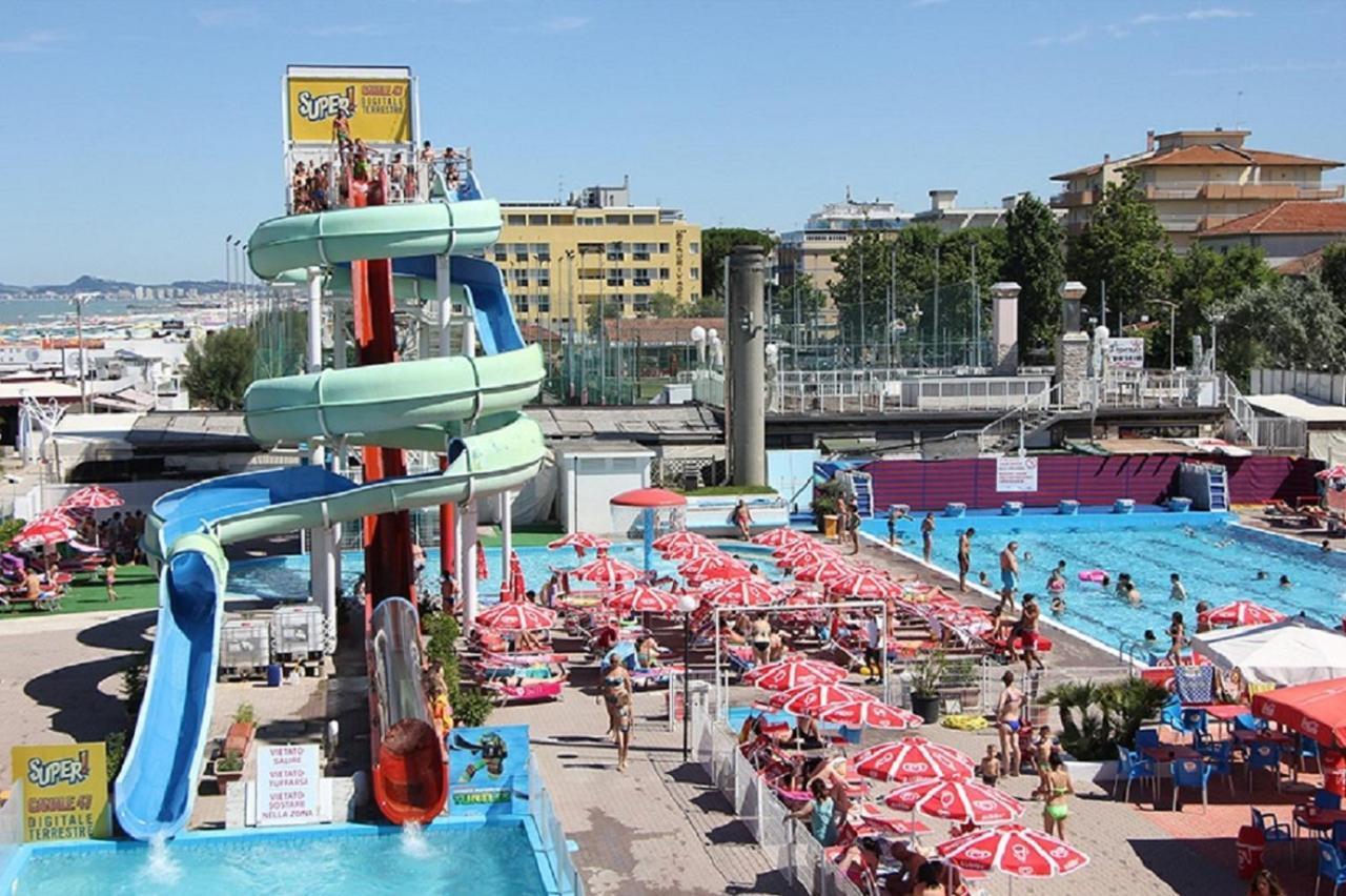 Hotel Napoleon Riccione Exteriör bild